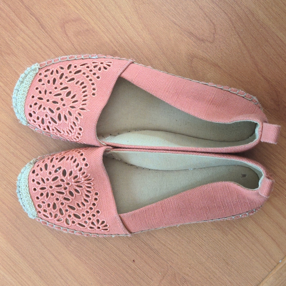 Kelly and Katie Saveya eyelet espadrilles - size 7.5